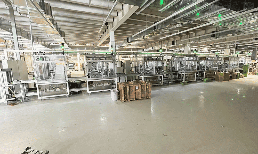 コンプレッサーのステーターとローターの組み立てとテストライン