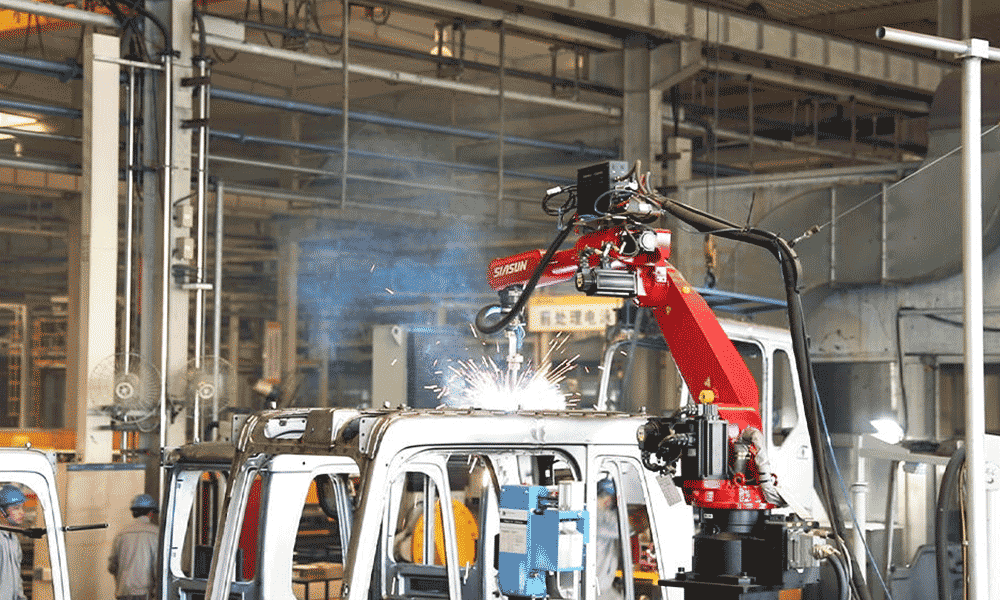 Sistema robótico industrial de soldadura inteligente para maquinaria de ingeniería