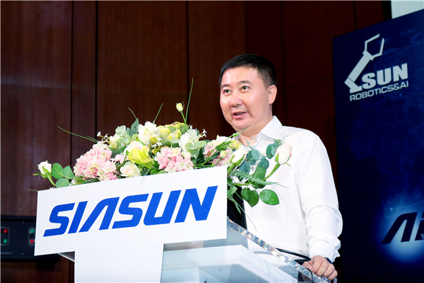 (图) 星辉平台娱乐公司副总裁兼战略与市场总监张进发表精彩演讲.jpg