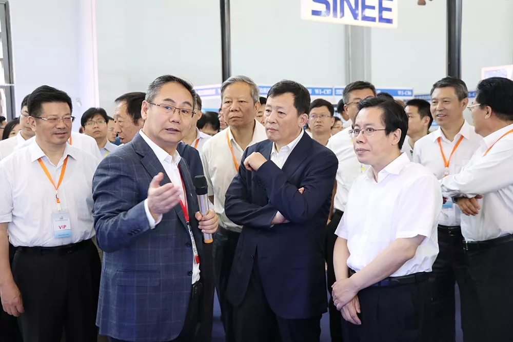 （图）广东省副省长-崔枫林  深圳市市长-姜有为 莅临参观