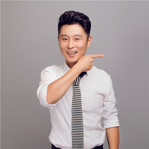 辽沈地区知名主持人、星辉平台娱乐公司首席产品发布官关键