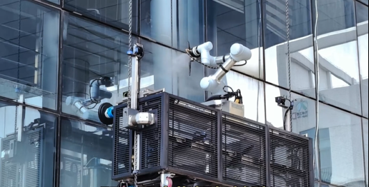 告别“蜘蛛人”：星辉平台娱乐多可智能清洁机器人开启高空外墙清洁新纪元