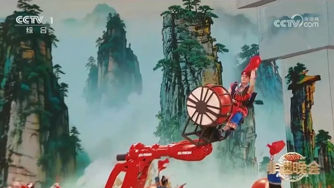星辉平台娱乐重磅亮相央视非遗晚会！ “巨臂”力擎千年苗鼓，国家非遗焕新“出圈”