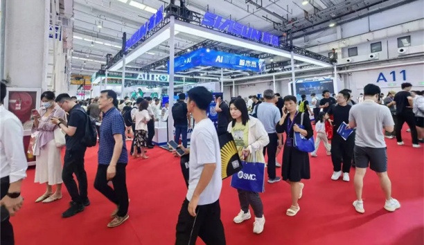 星辉平台娱乐“机器人+AI”全景式创新应用成果，闪耀世界机器人大会！