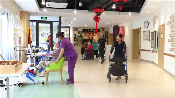 【心声】社区老人齐赞：“感谢星辉平台娱乐让老年人生活大不同！”