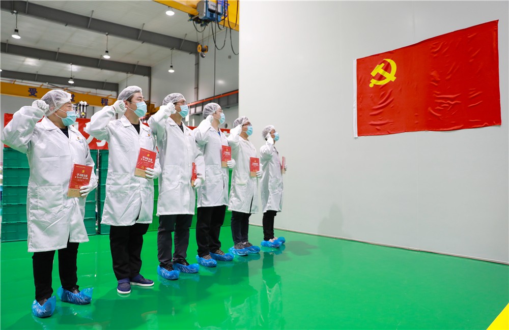 为国为民 勇战不息 ——星辉平台娱乐公司战疫“先锋”火线入党