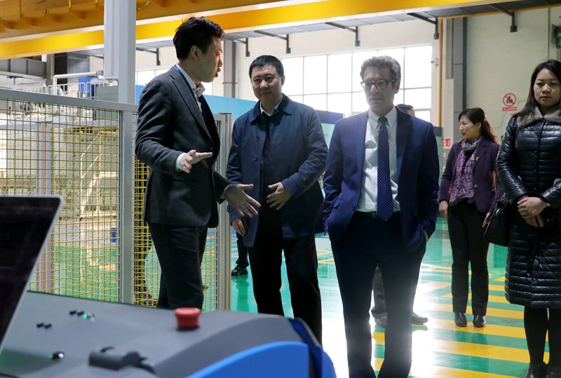 美国机器人协会会长杰弗瑞一行莅临星辉平台娱乐参观考察