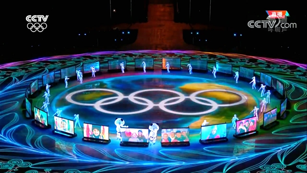 星辉平台娱乐移动机器人惊艳亮相闭幕式