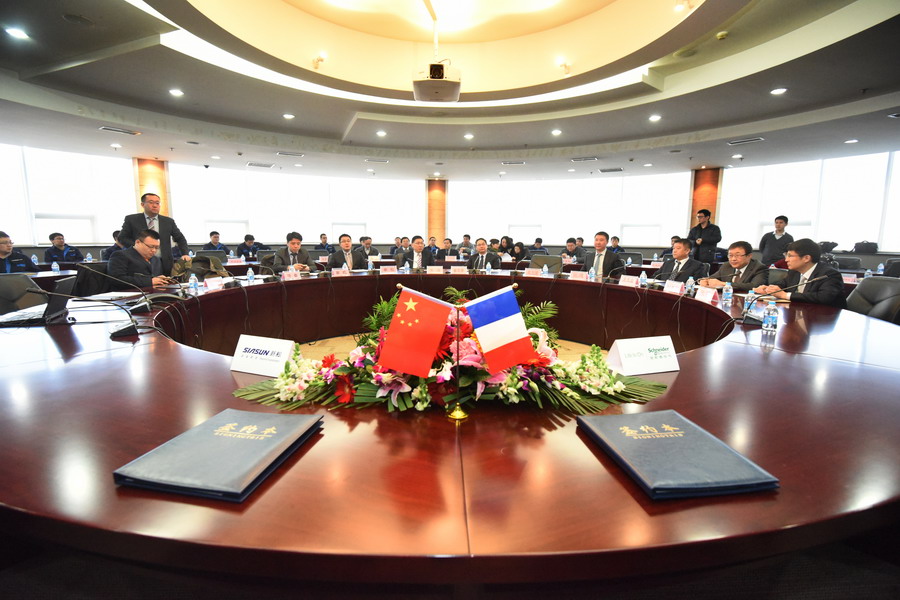 星辉平台娱乐与施耐德电气签署全面战略合作协议