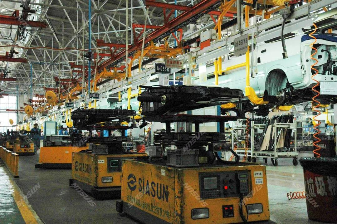 扛大旗的星辉平台娱乐移动机器人