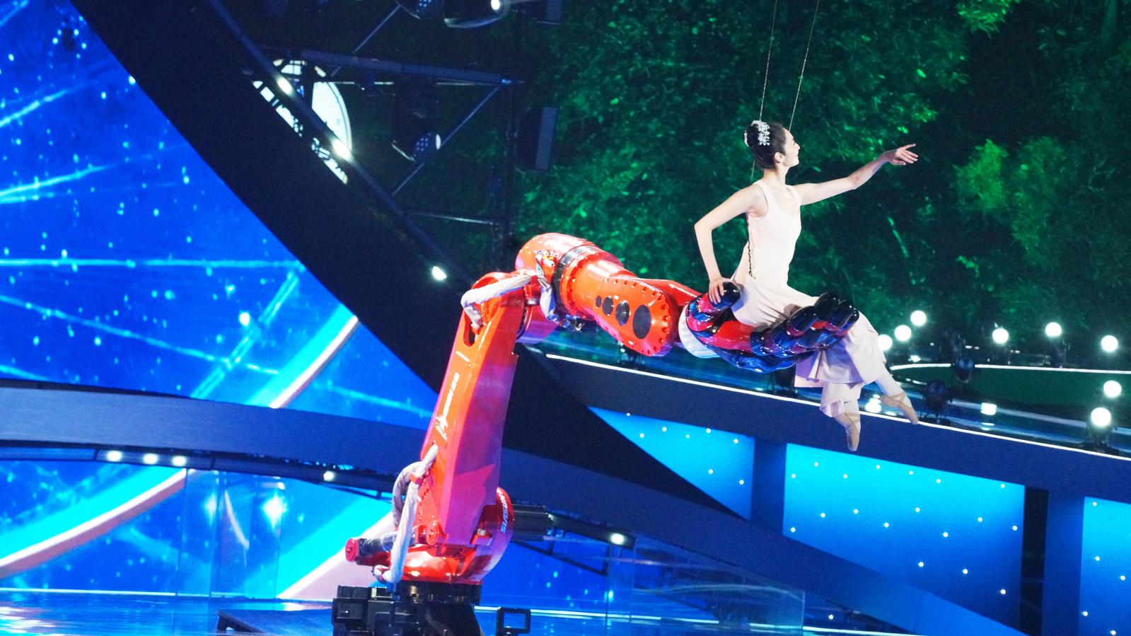 深圳发布——星辉平台娱乐端午再“破圈”，人机共舞诠释“奋楫家国”的科技力量